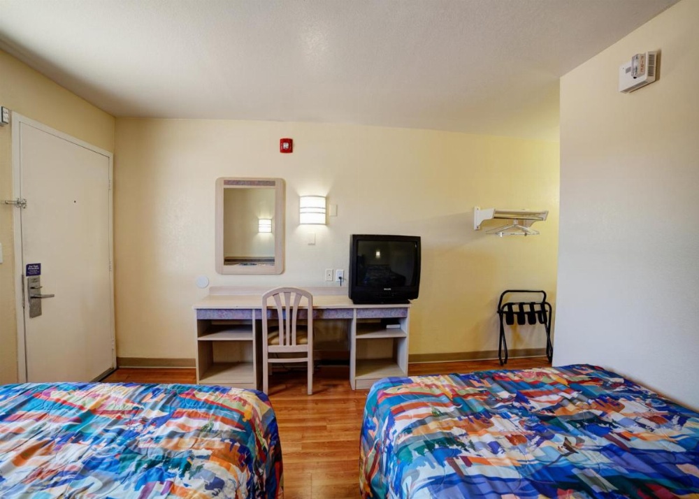 Super 7 Inn Image 17
