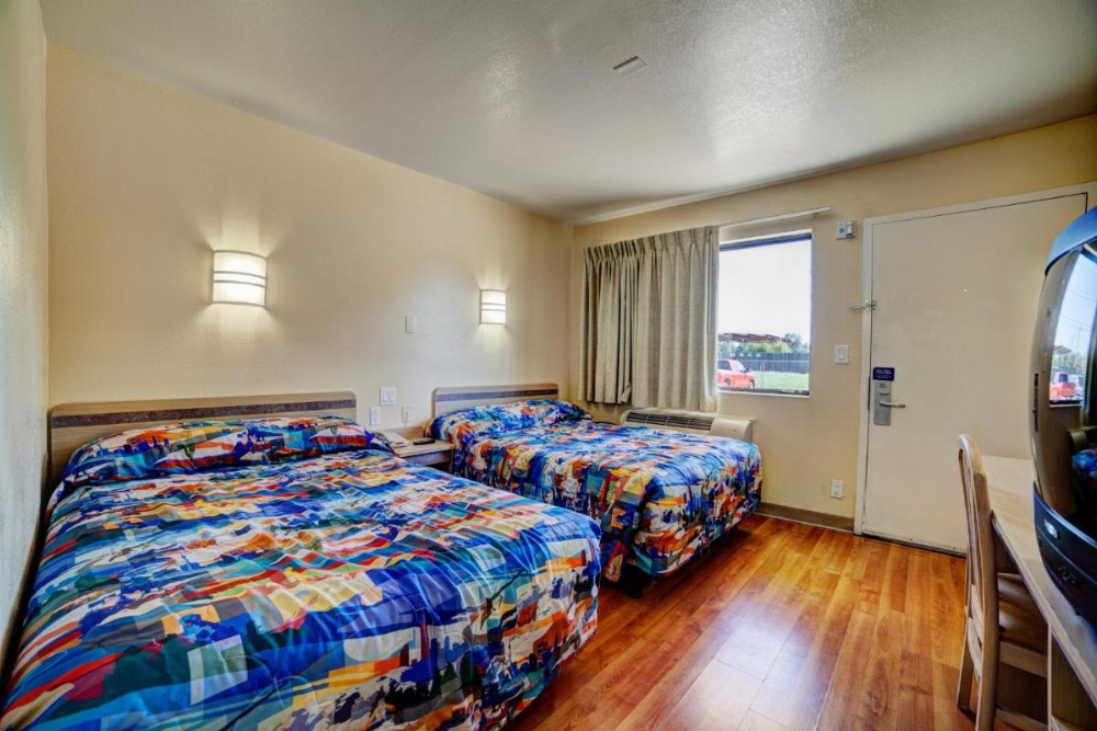 Super 7 Inn Image 29