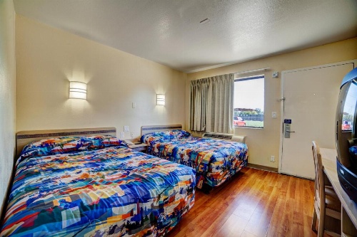 Super 7 Inn image 29