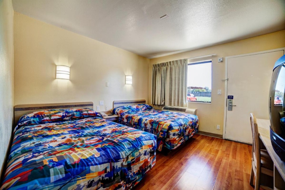 Super 7 Inn Image 30